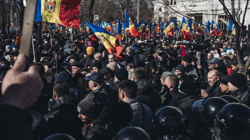 Комиссия по ЧС Молдавии запретила выходить на протесты в бронежилетах