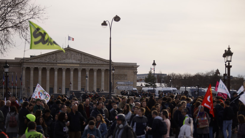Профсоюзы во Франции договорились провести манифестацию 23 марта против пенсионной реформы