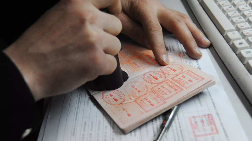 «Ъ»: в России зафиксирован ажиотажный спрос на визы в Китай
