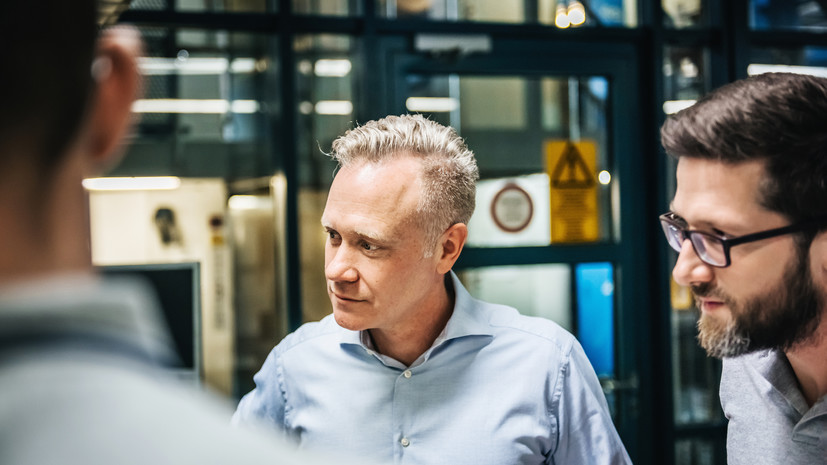 Исследование: 40% россиян регулярно встречаются с коллегами в неформальной обстановке