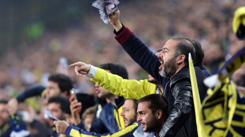 Во время матча «Фенербахче» — «Зенит» возникла стычка между турецкими и российскими болельщиками