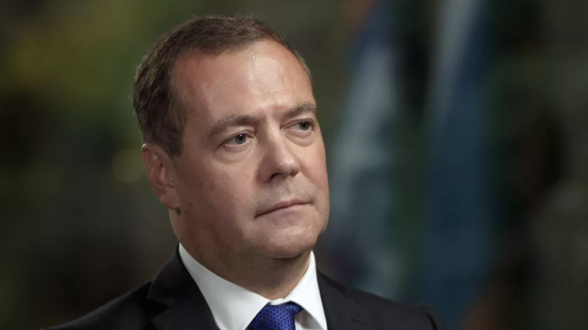 Медведев назвал законной целью отправляемых с оружием на Украину иностранных специалистов