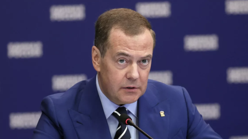 Медведев: СССР распался, потому что руководство утратило связь с реальностью