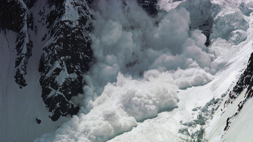 Спасатели предупредили об опасности схода лавин в горах Кубани