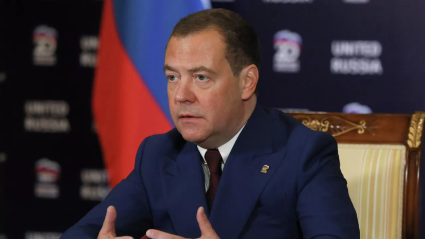 Медведев призвал цифровизировать военкоматы