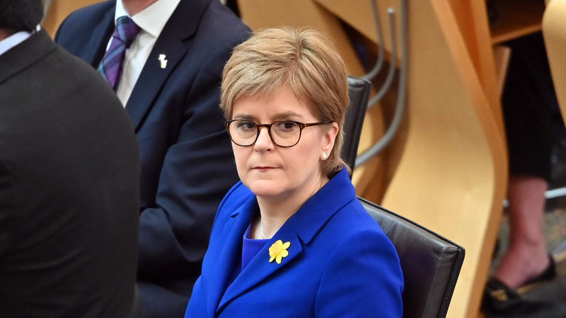 Первый министр Шотландии Стёрджен подала прошение об отставке