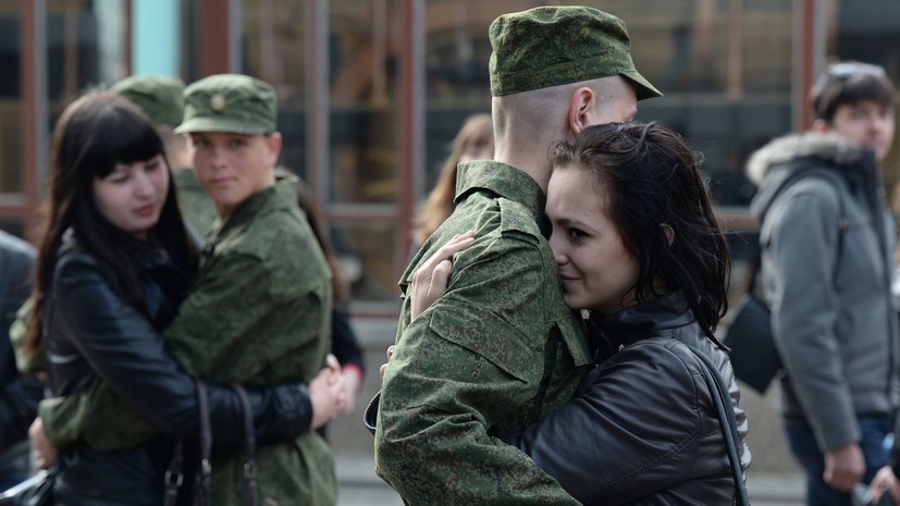 «Мои идеалы — не деньги и не дома»: почему россиянки массово ищут знакомств с военнослужащими в соцсетях