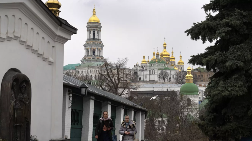 В Кремле решительно осуждают выселение монахов из Киево-Печерской лавры