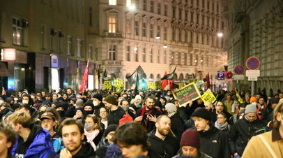 В центре Вены проходит митинг против поставок оружия Украине