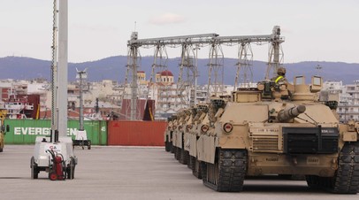 В греческий порт Александруполис прибыло транспортное судно с военной техникой США