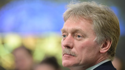 Песков заявил, что вручение повесток гражданам для уточнения данных обычная практика