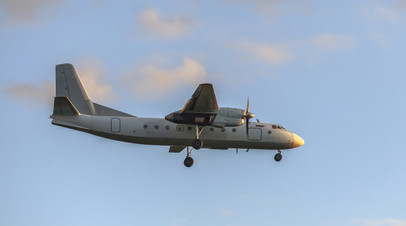 Самолёт Ан-24 с 14 пассажирами на борту столкнулся с ЛЭП в Якутии