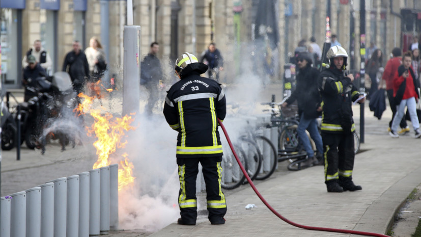 Более тысячи правоохранителей и пожарных пострадали во Франции за две недели протестов