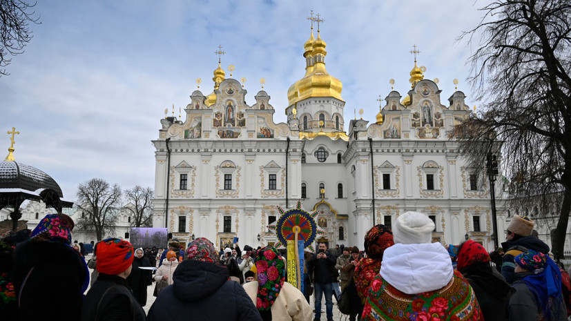 Неизвестные заперли монахов в одном из корпусов Киево-Печерской лавры