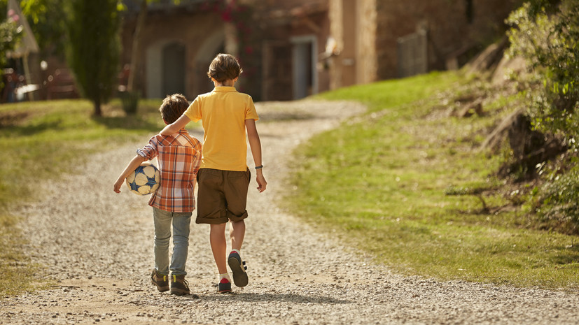 Психолог Макухина: дети могут начинать гулять самостоятельно с 7—8 лет ...