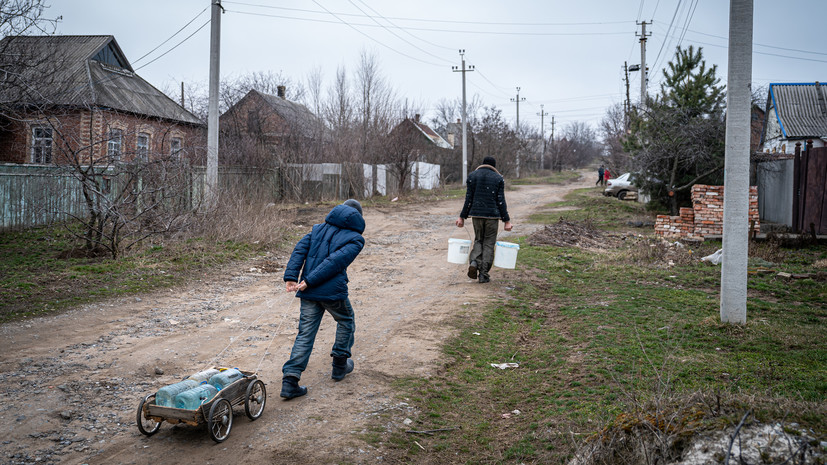 Власти Украины решили принудительно эвакуировать детей из 21 населённого пункта Донбасса