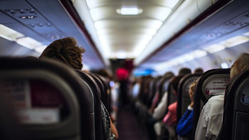 СМИ: пассажир рейса Москва — Магадан пытался открыть люк и выйти из самолёта