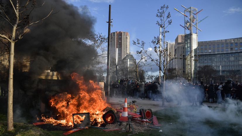 Валет: пенсионная реформа во Франции грозит социальным взрывом в ближайшие недели