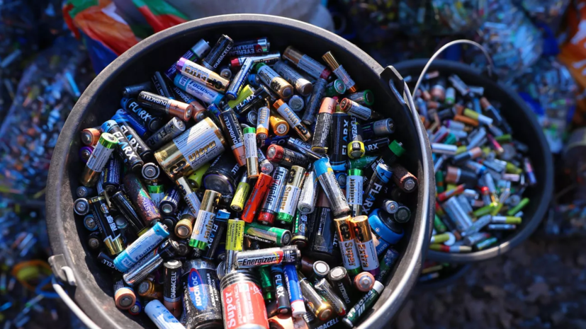 Специалист Урюков: старые аккумуляторные батареи могут вызвать отравление или ожоги
