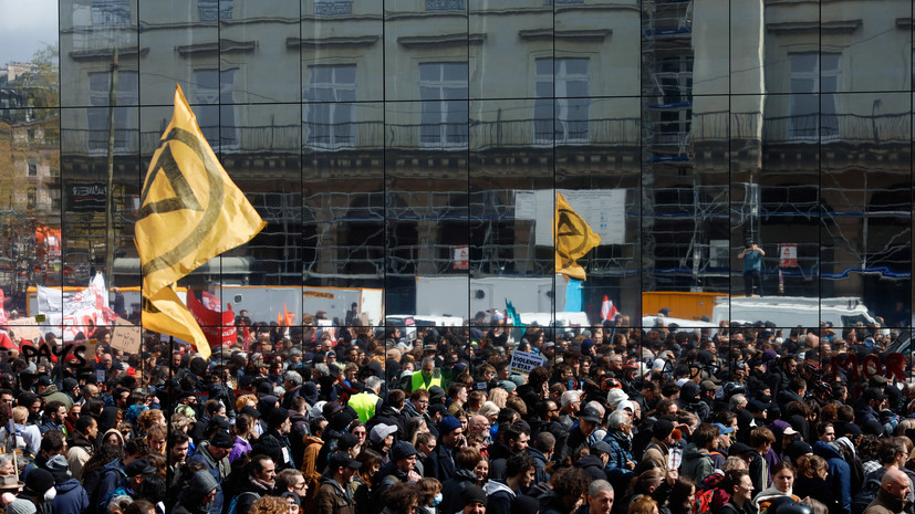 Во Франции на демонстрации против пенсионной реформы вышли 380 тысяч человек
