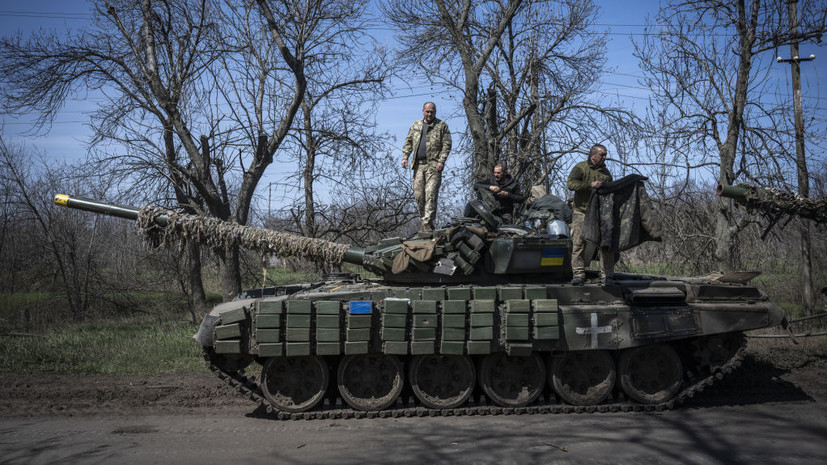 Politico: только треть из обещанных ВСУ танков прибыли в зону боевых действий к концу зимы