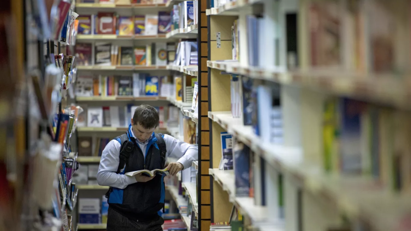 В крупных книжных магазинах Москвы описали портрет среднестатистического покупателя