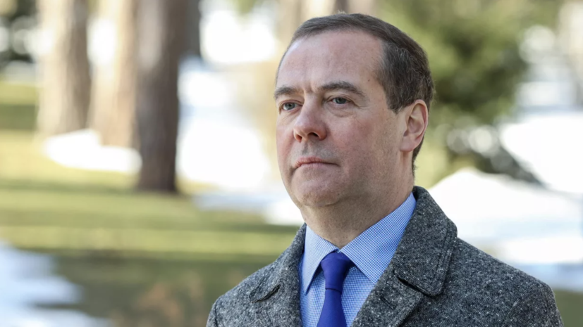 Зампред Совбеза Медведев пожелал россиянам долгожданного мира после разгрома врага
