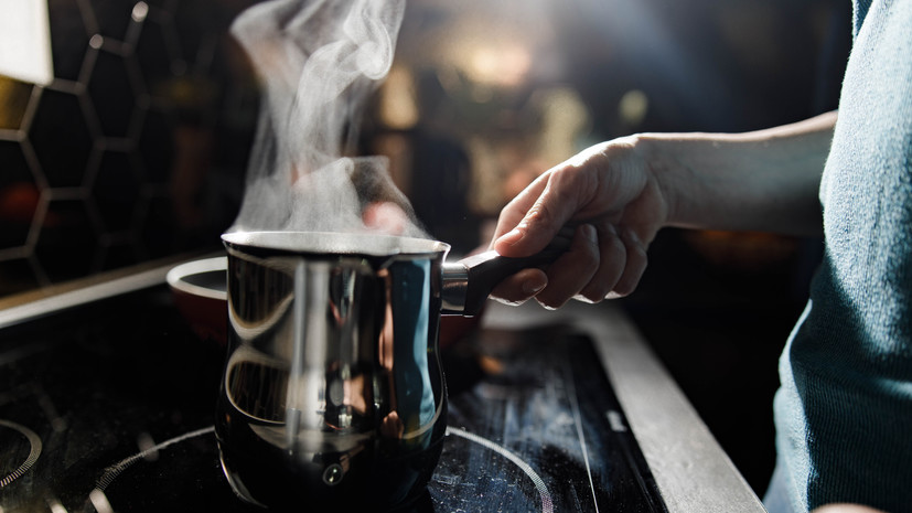 Диетолог Денисова назвала кофе в турке самым полезным