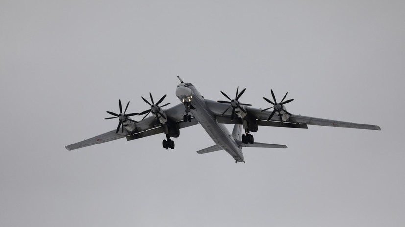 Стратегические ракетоносцы Ту-95МС провели плановый полёт над Беринговым и Охотским морями