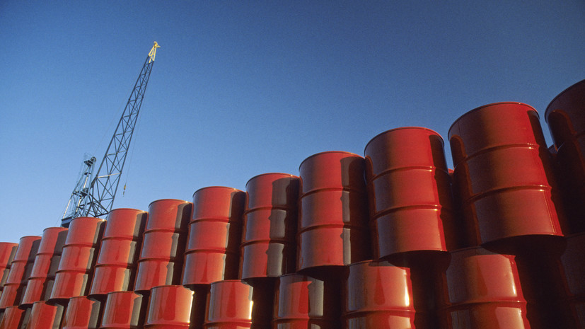 Тающий запас: стратегические резервы нефти в США опустели почти наполовину