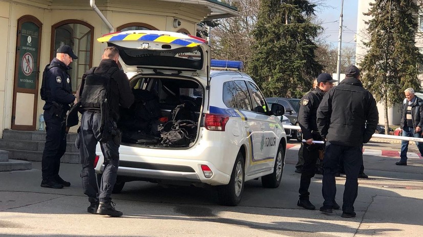 Руководство заповедника «Киево-Печерская лавра» и полиция проникли в здание монастыря