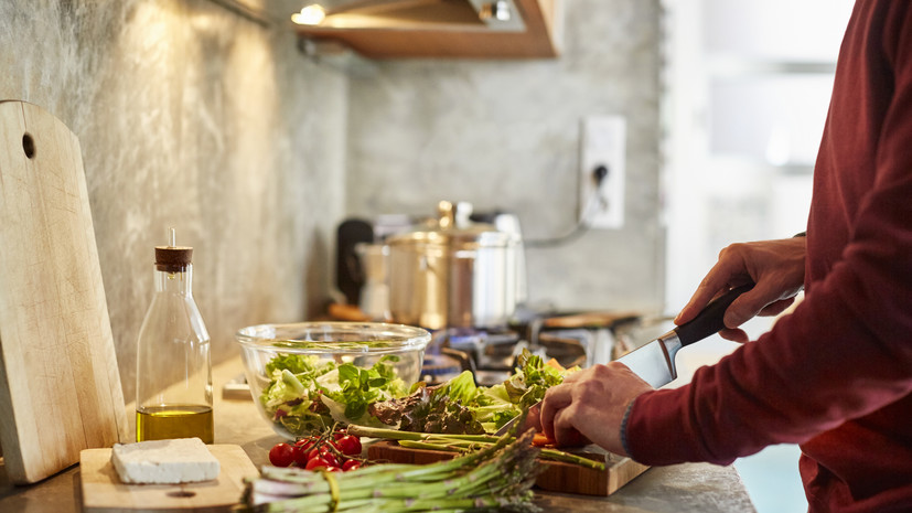 Врач Щепеляев назвал здоровое питание одной из главных мер профилактики онкологических заболеваний