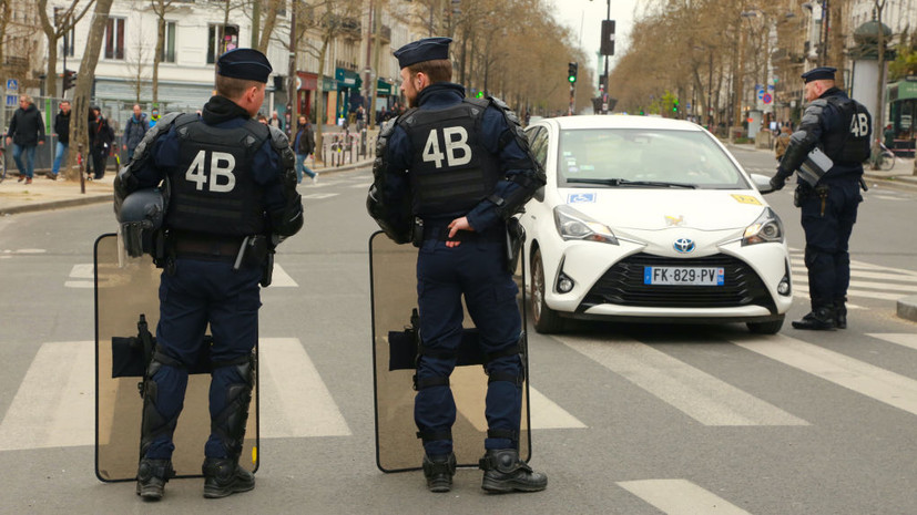 Не менее 11 человек пострадали при наезде автомобиля на толпу во Франции