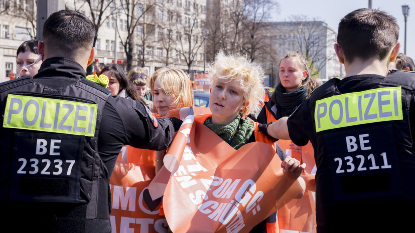 Экоактивисты заблокировали несколько дорог в Берлине