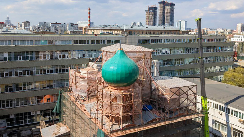В Москве завершили монтаж трёх главок на церкви Рождества Богородицы в Бутырской слободе