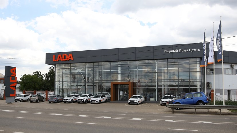 «Будем эту меру жёстко контролировать»: АвтоВАЗ заявил о введении предельно допустимых цен у дилеров Lada