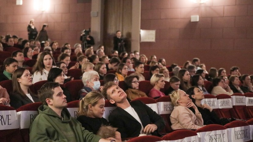 Советник президента Владимир Толстой призвал учить людей смотреть кино