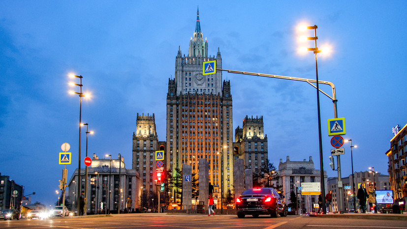 МИД России назвал издевательством объяснение посла США Трейси касательно виз