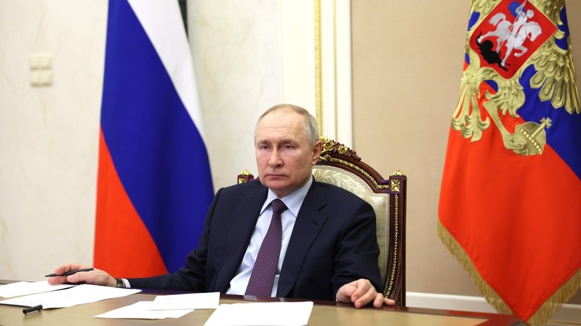 Путин одобрил введение наказания за содействие решениям, противоречащим законам России
