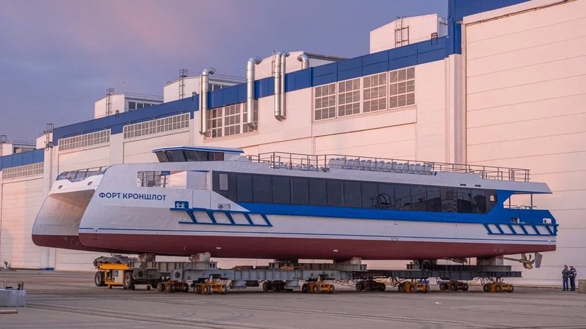 В Петербурге спустили на воду катамаран «Форт Кроншлот»