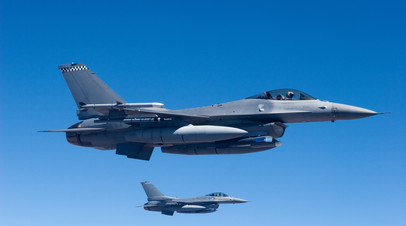 Киодо: два истребителя F-16 США совершили экстренную посадку в аэропорту на юге Японии