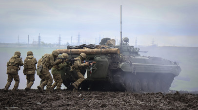 Украинские солдаты во время учений