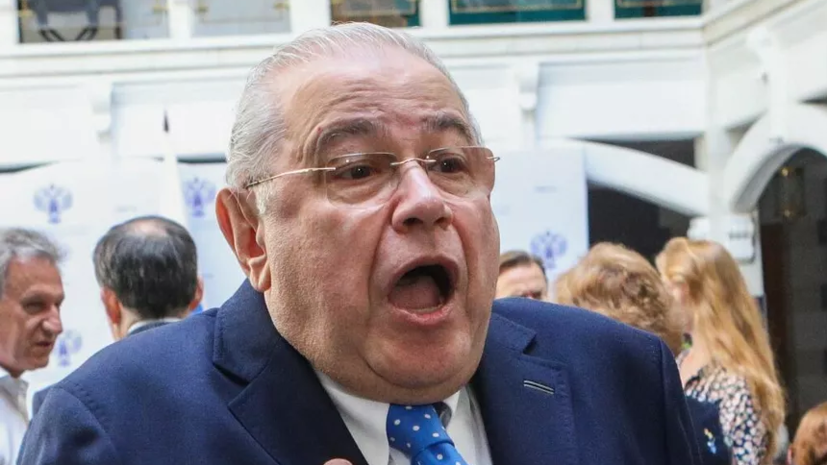 Юмориста Евгения Петросяна выписали из клиники