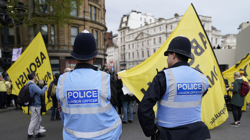 Полиция Лондона проводит крупную операцию в связи с протестами антимонархистов