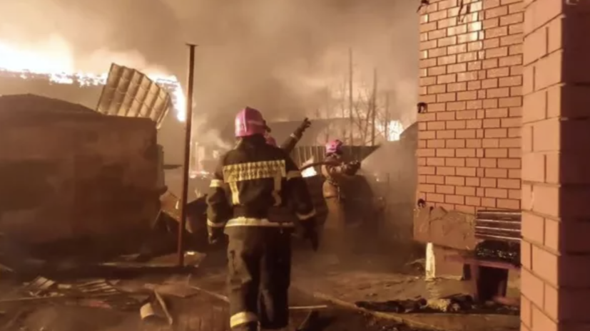 В тюменском селе Успенка сгорели восемь зданий