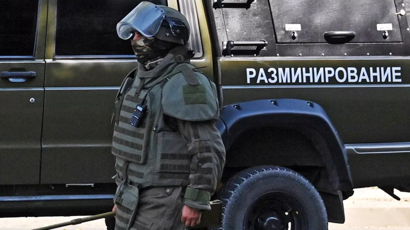 Сапёры работают на месте подрыва машины Захара Прилепина в Нижегородской области