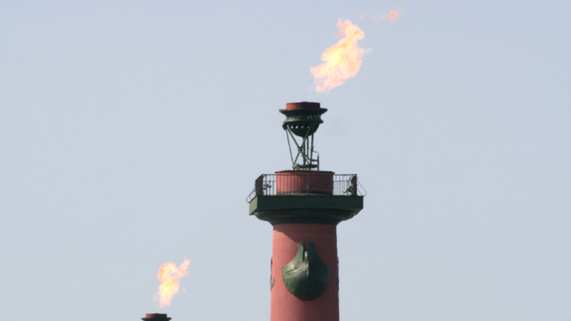 Факелы Ростральных колонн в Петербурге зажгли в честь победы «Зенита»