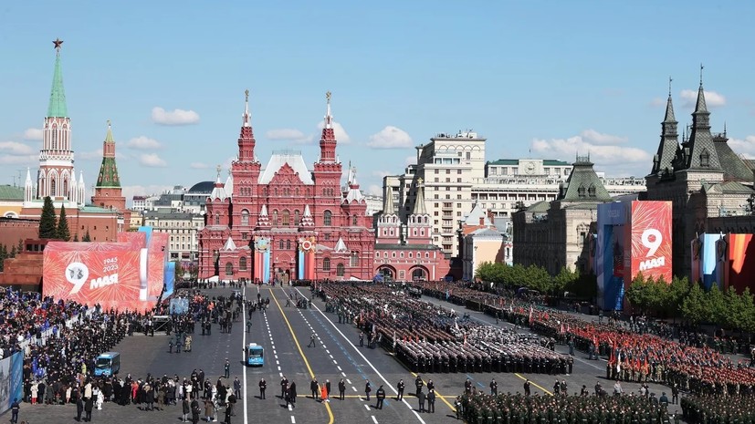 Путин прибыл на Красную площадь