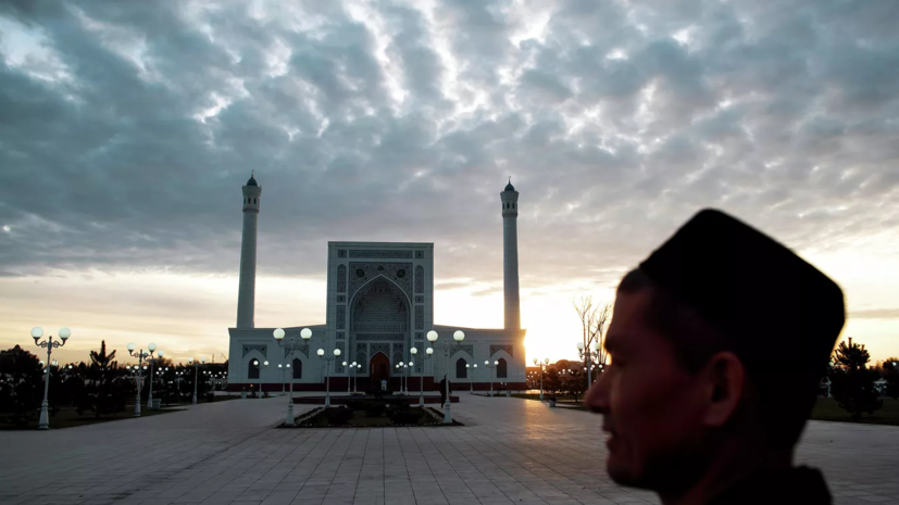 Члены Совета чемпионов Федерации бокса России возложили цветы к мемориальному комплексу