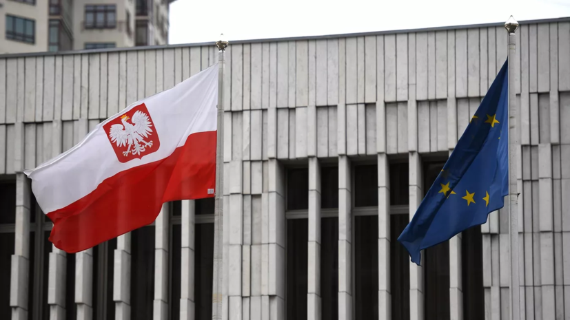 Rzeczpospolita: Польша изъяла $1,2 млн со счетов российских посольства и торгпредства